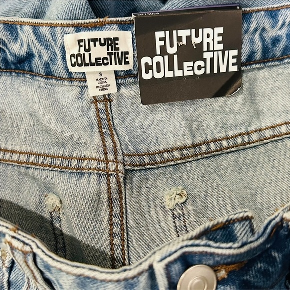 👖✨ FUTURE COLLECTIVE *NEW* Relaxed High-Rise Wide-Leg Jeans | Light Wash, Sz 8 - Picture 4 of 4